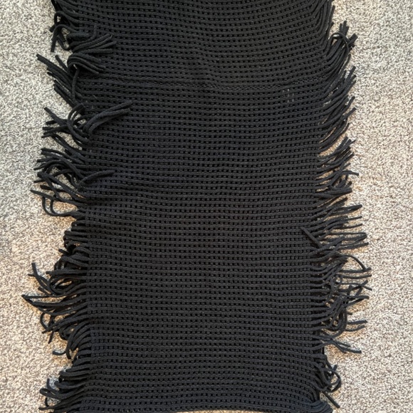 Women’s scarf with fringe detail - Picture 2 of 3
